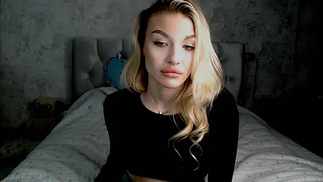 Ella Milla online show from 05/11/26, 04:04