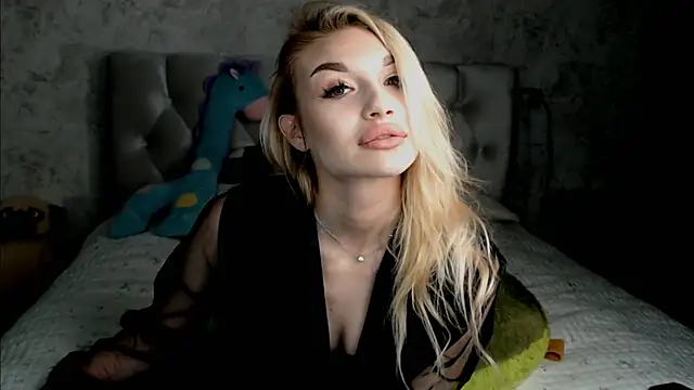 Ella Milla online show from 04/19/26, 05:25