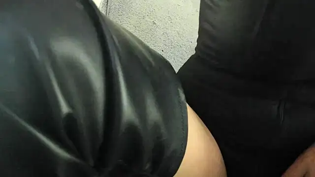 MendiPetite online show from 04/03/26, 08:37