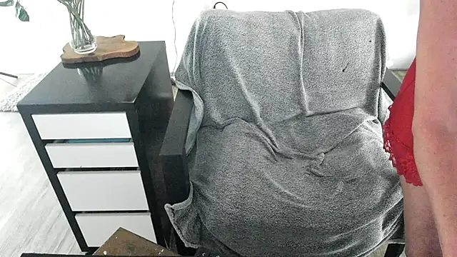 MendiPetite online show from 05/05/26, 08:01