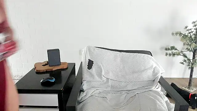 MendiPetite online show from 03/26/26, 08:51