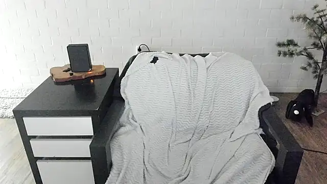 MendiPetite online show from 03/16/26, 08:44