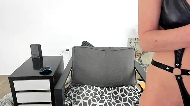 Snapshot of MendiPetite chatting on 03/07/25, 09:51 MendiPetite online show from 03/07/25, 09:51