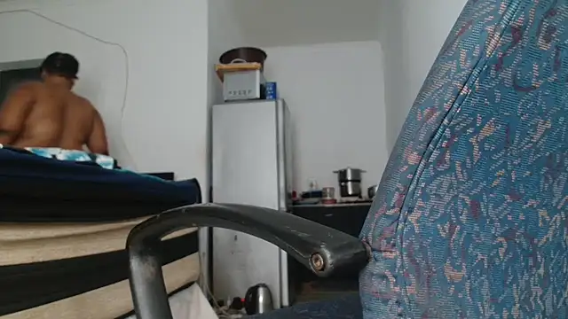 Hugetittiesxx2 online show from 07/06/26, 03:46