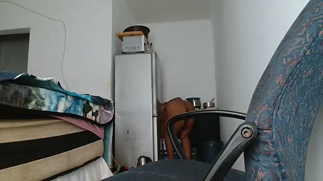 Hugetittiesxx2 online show from 04/17/26, 03:42