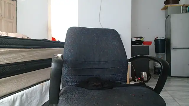 Snapshot of Hugetittiesxx2 chatting on 11/01/25, 07:46 Hugetittiesxx2 online show from 11/01/25, 07:46