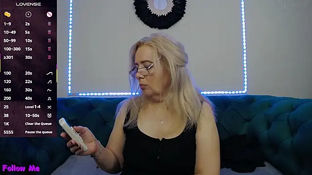 IvanaCharm online show from 11/21/25, 04:44