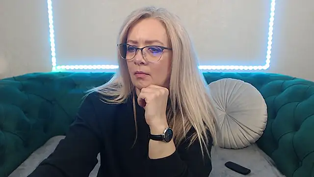 IvanaCharm online show from 05/15/26, 03:15