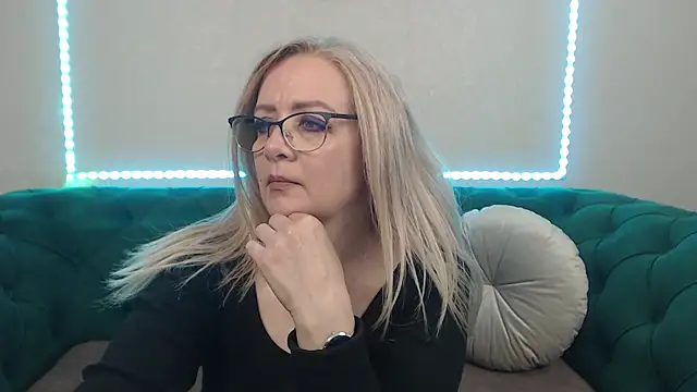 IvanaCharm online show from 04/23/26, 03:46