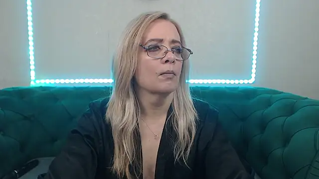 IvanaCharm online show from 01/19/26, 04:49