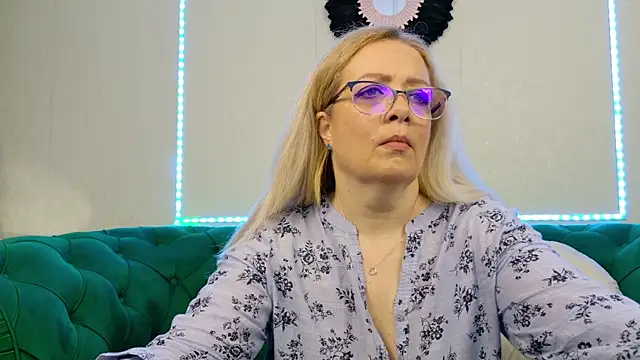 IvanaCharm online show from 05/28/26, 03:25