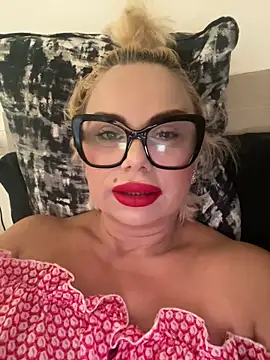 Snapshot of luna_14 chatting on 09/29/25, 07:37 luna 14 online show from 09/29/25, 07:37