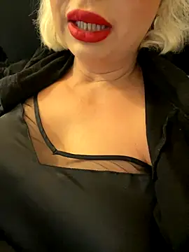 Snapshot of luna_14 chatting on 10/13/25, 12:29 luna 14 online show from 10/13/25, 12:29