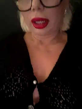 Snapshot of luna_14 chatting on 10/07/25, 06:25 luna 14 online show from 10/07/25, 06:25