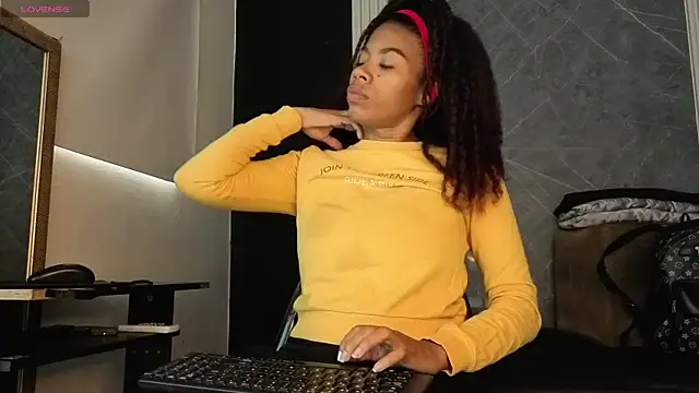 YummyDuooo online show from 10/23/25, 12:04