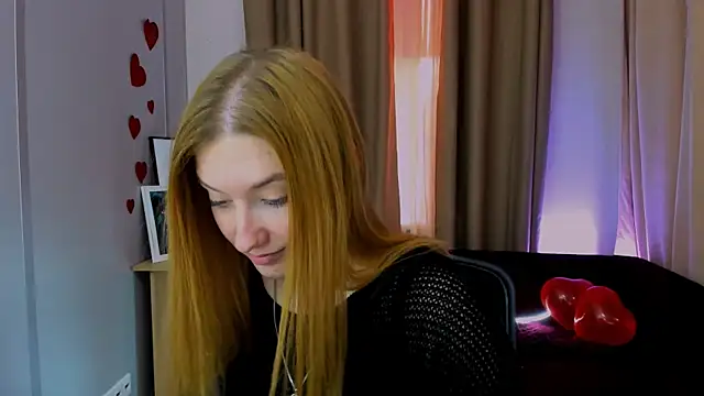 Snapshot of daisy_candy chatting on 02/26/25, 01:43 daisy candy online show from 02/26/25, 01:43