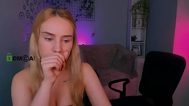 Snapshot of daisy_candy chatting on 10/04/25, 07:15 daisy candy online show from 10/04/25, 07:15