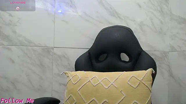 Snapshot of shantala_krisha chatting on 12/19/25, 07:38 shantala krisha online show from 12/19/25, 07:38