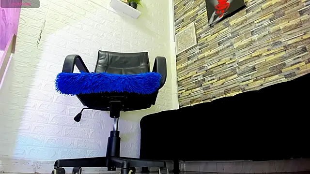 aprhillove online show from 11/14/25, 07:06