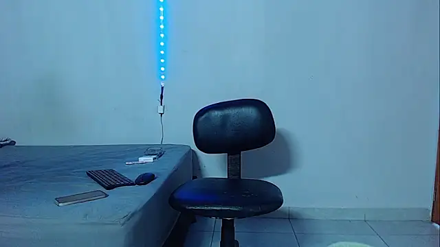 Snapshot of mikecoper_23 chatting on 11/11/25, 02:34 mikecoper 23 online show from 11/11/25, 02:34