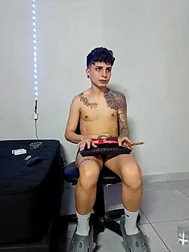 Snapshot of mikecoper_23 chatting on 12/16/25, 03:22 mikecoper 23 online show from 12/16/25, 03:22