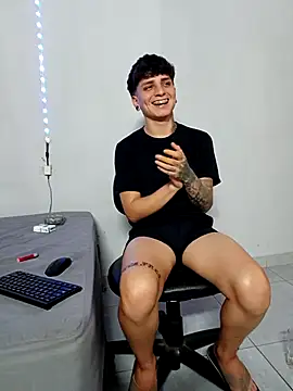 Snapshot of mikecoper_23 chatting on 10/19/25, 03:20 mikecoper 23 online show from 10/19/25, 03:20