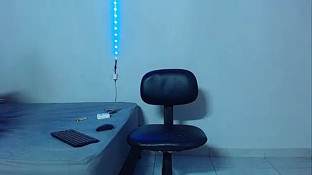 Snapshot of mikecoper_23 chatting on 11/12/25, 02:37 mikecoper 23 online show from 11/12/25, 02:37