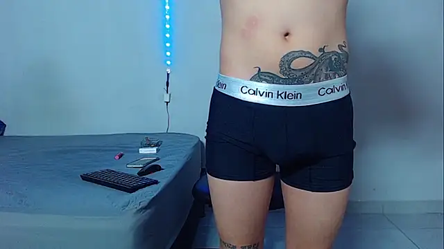 Snapshot of mikecoper_23 chatting on 10/29/25, 04:00 mikecoper 23 online show from 10/29/25, 04:00