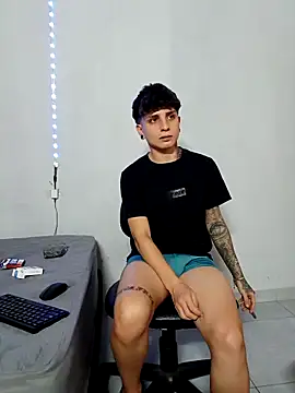 Snapshot of mikecoper_23 chatting on 10/20/25, 03:30 mikecoper 23 online show from 10/20/25, 03:30