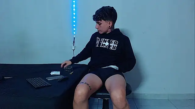 Snapshot of mikecoper_23 chatting on 11/17/25, 04:27 mikecoper 23 online show from 11/17/25, 04:27