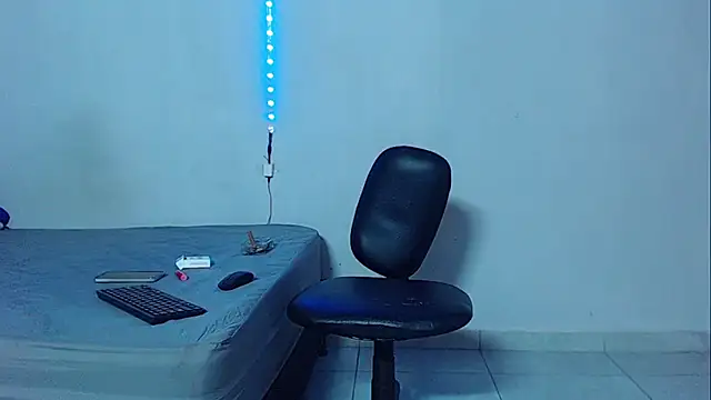 Snapshot of mikecoper_23 chatting on 10/30/25, 04:15 mikecoper 23 online show from 10/30/25, 04:15