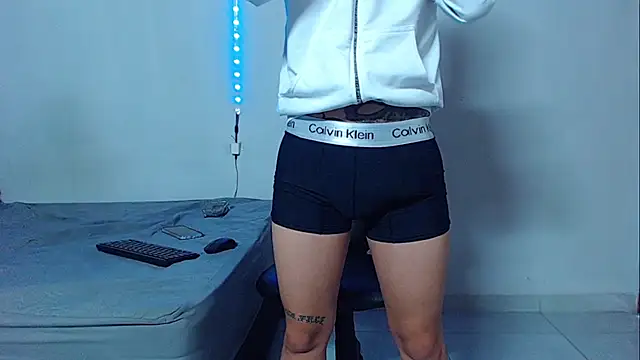 Snapshot of mikecoper_23 chatting on 10/28/25, 03:55 mikecoper 23 online show from 10/28/25, 03:55