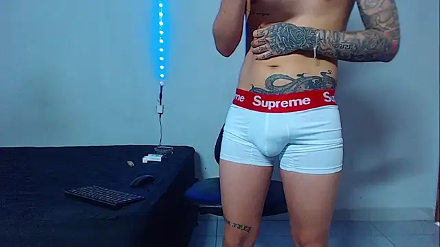 Snapshot of mikecoper_23 chatting on 11/20/25, 05:02 mikecoper 23 online show from 11/20/25, 05:02