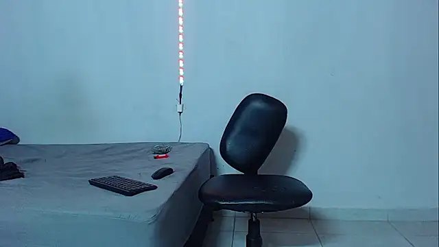 Snapshot of mikecoper_23 chatting on 10/25/25, 03:23 mikecoper 23 online show from 10/25/25, 03:23