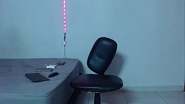 Snapshot of mikecoper_23 chatting on 11/26/25, 02:17 mikecoper 23 online show from 11/26/25, 02:17