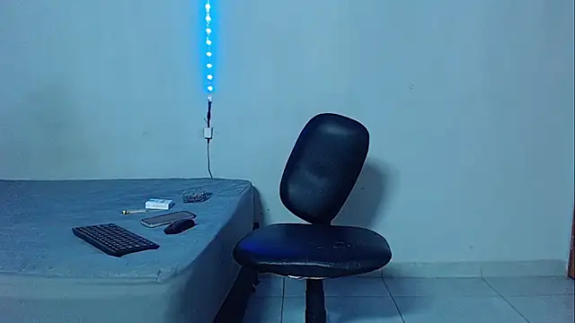 Snapshot of mikecoper_23 chatting on 11/27/25, 02:23 mikecoper 23 online show from 11/27/25, 02:23