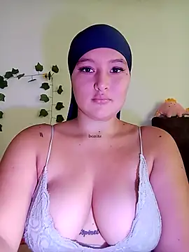 Snapshot of Celeste_camila18 chatting on 10/16/25, 03:31 Celeste camila18 online show from 10/16/25, 03:31