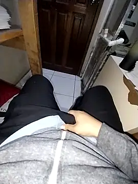 Whiper2024 online show from 11/24/25, 06:19