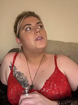 Snapshot of Blondiee3088 chatting on 01/22/25, 04:33 Blondiee3088 online show from 01/22/25, 04:33