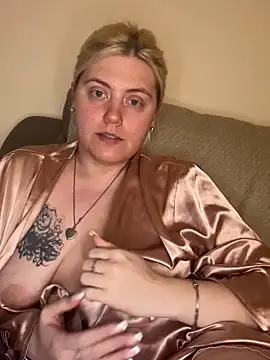 Snapshot of Blondiee3088 chatting on 12/11/24, 12:02 Blondiee3088 online show from 12/11/24, 12:02