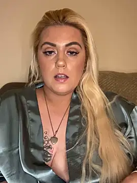 Snapshot of Blondiee3088 chatting on 02/18/25, 08:47 Blondiee3088 online show from 02/18/25, 08:47