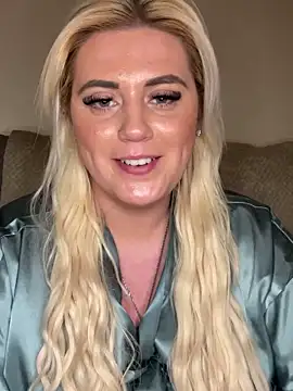 Snapshot of Blondiee3088 chatting on 03/08/25, 07:09 Blondiee3088 online show from 03/08/25, 07:09