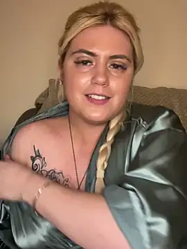 Snapshot of Blondiee3088 chatting on 02/25/25, 11:48 Blondiee3088 online show from 02/25/25, 11:48