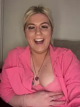 Snapshot of Blondiee3088 chatting on 01/07/25, 01:46 Blondiee3088 online show from 01/07/25, 01:46