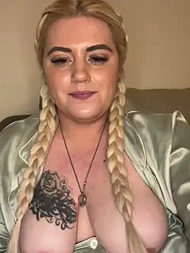 Snapshot of Blondiee3088 chatting on 02/10/25, 11:45 Blondiee3088 online show from 02/10/25, 11:45