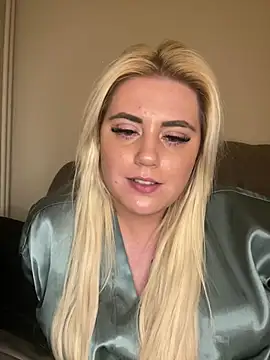 Snapshot of Blondiee3088 chatting on 02/28/25, 09:33 Blondiee3088 online show from 02/28/25, 09:33