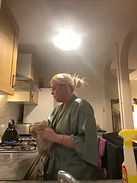 Snapshot of Blondiee3088 chatting on 03/03/25, 07:39 Blondiee3088 online show from 03/03/25, 07:39