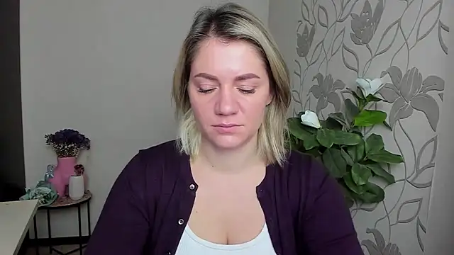 MariaSttone online show from 10/14/25, 10:49