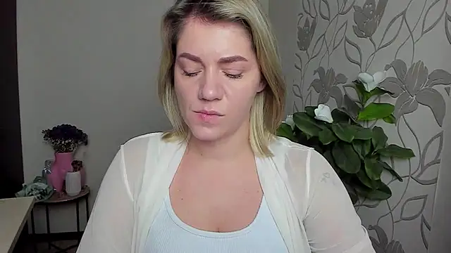 MariaSttone online show from 10/25/25, 01:45