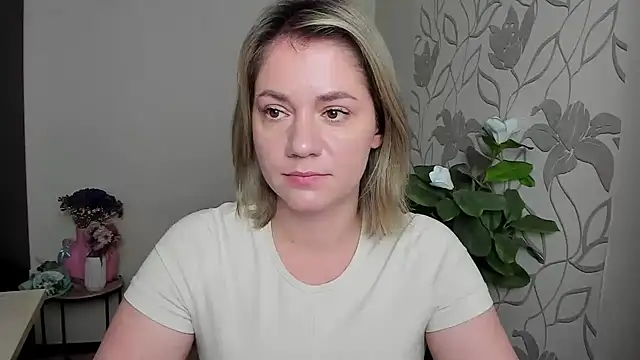 MariaSttone online show from 09/28/25, 10:44